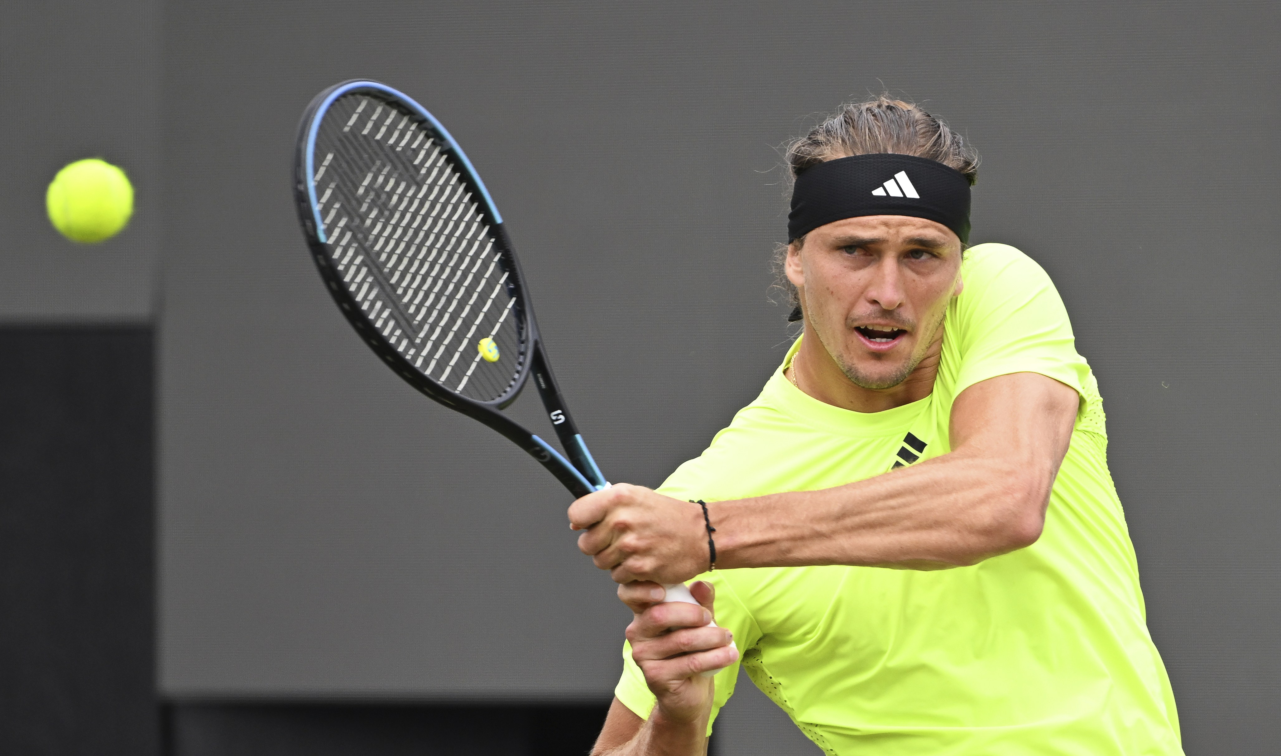 kaiyun开云-包含斯图加特训练开放日，今晨战术微调引欢呼，荷甲在即，年轻球员得到机会的词条